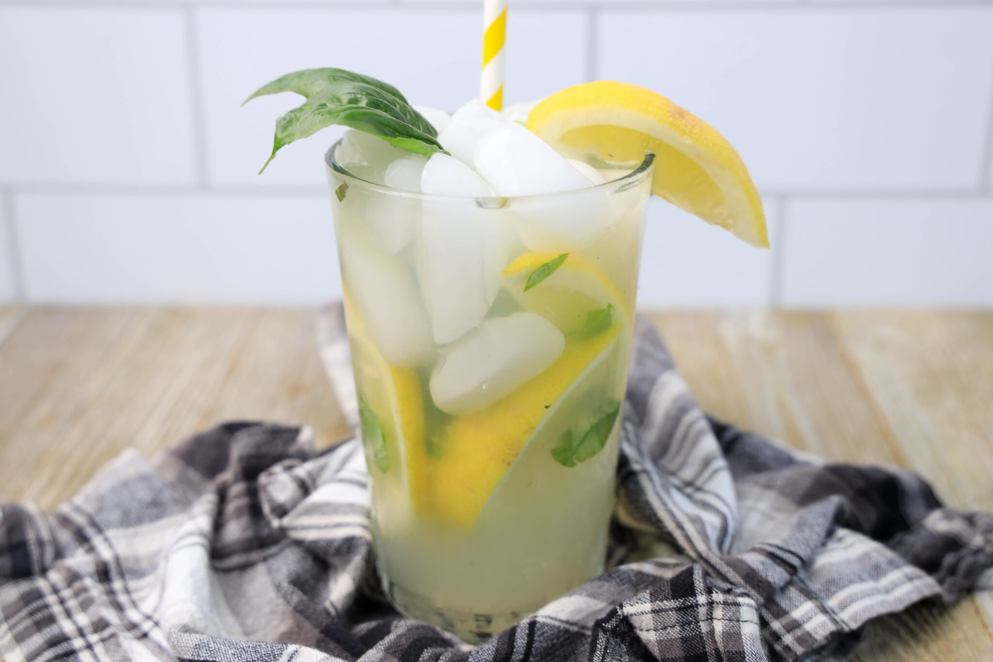 Easy Vodka Lemonade Recipe Bert Anderson · Me Before Mom